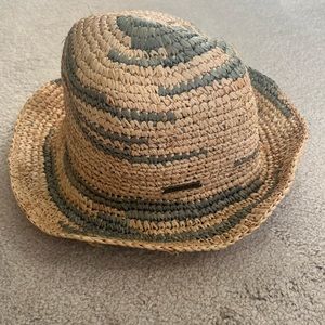 Billabong crochet bucket hat